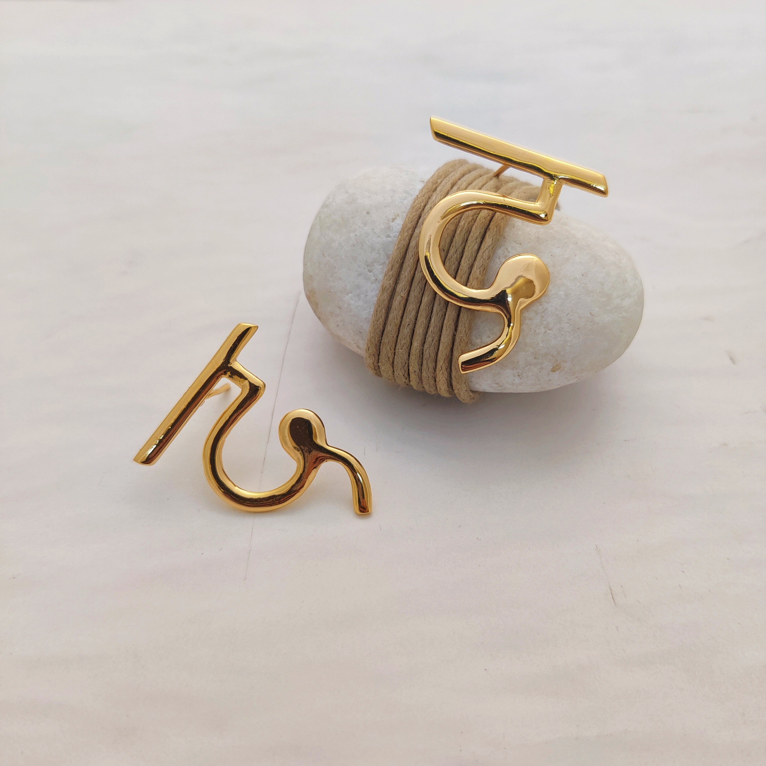 'द' Hindi Alphabet Earrings (Small)