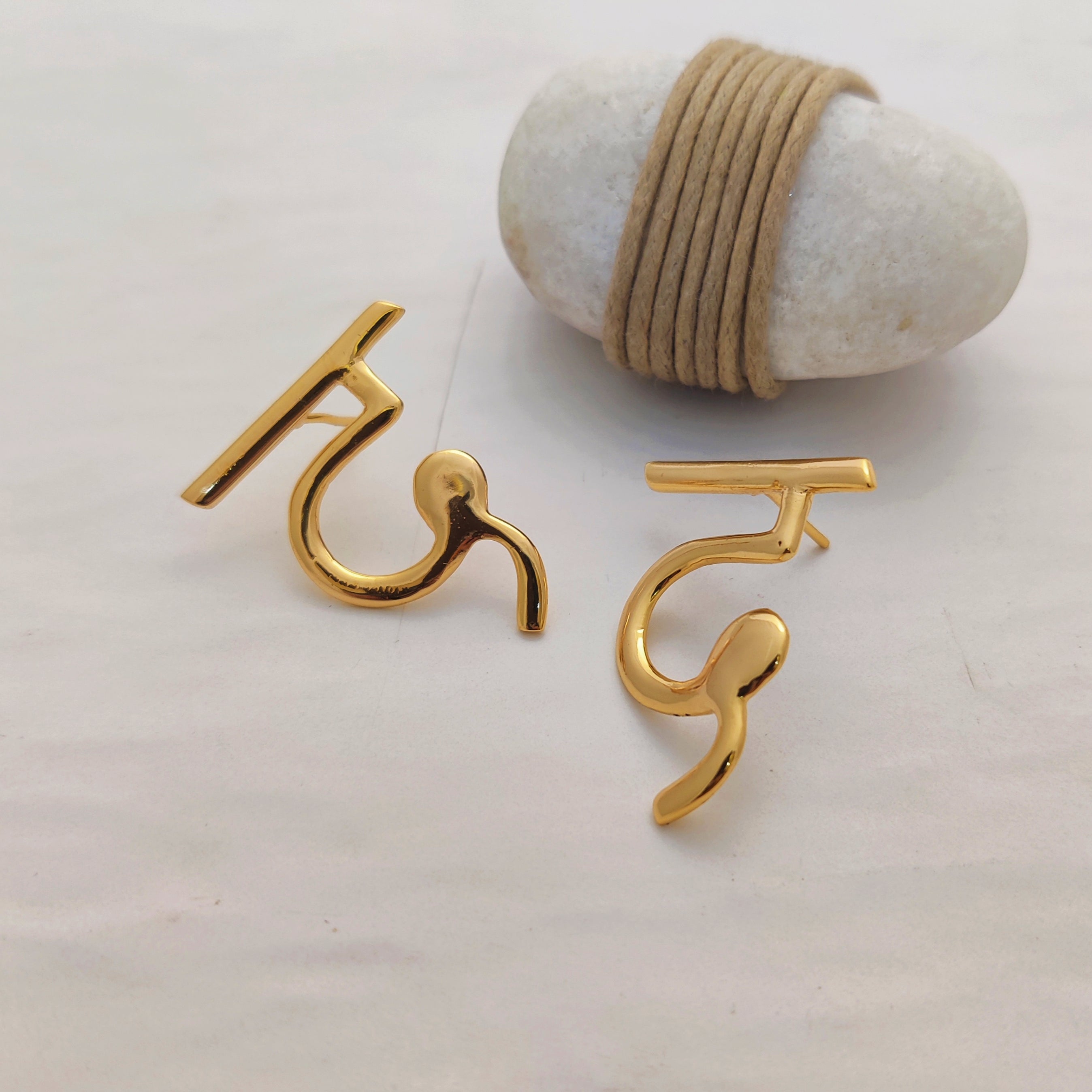 'द' Hindi Alphabet Earrings (Small)