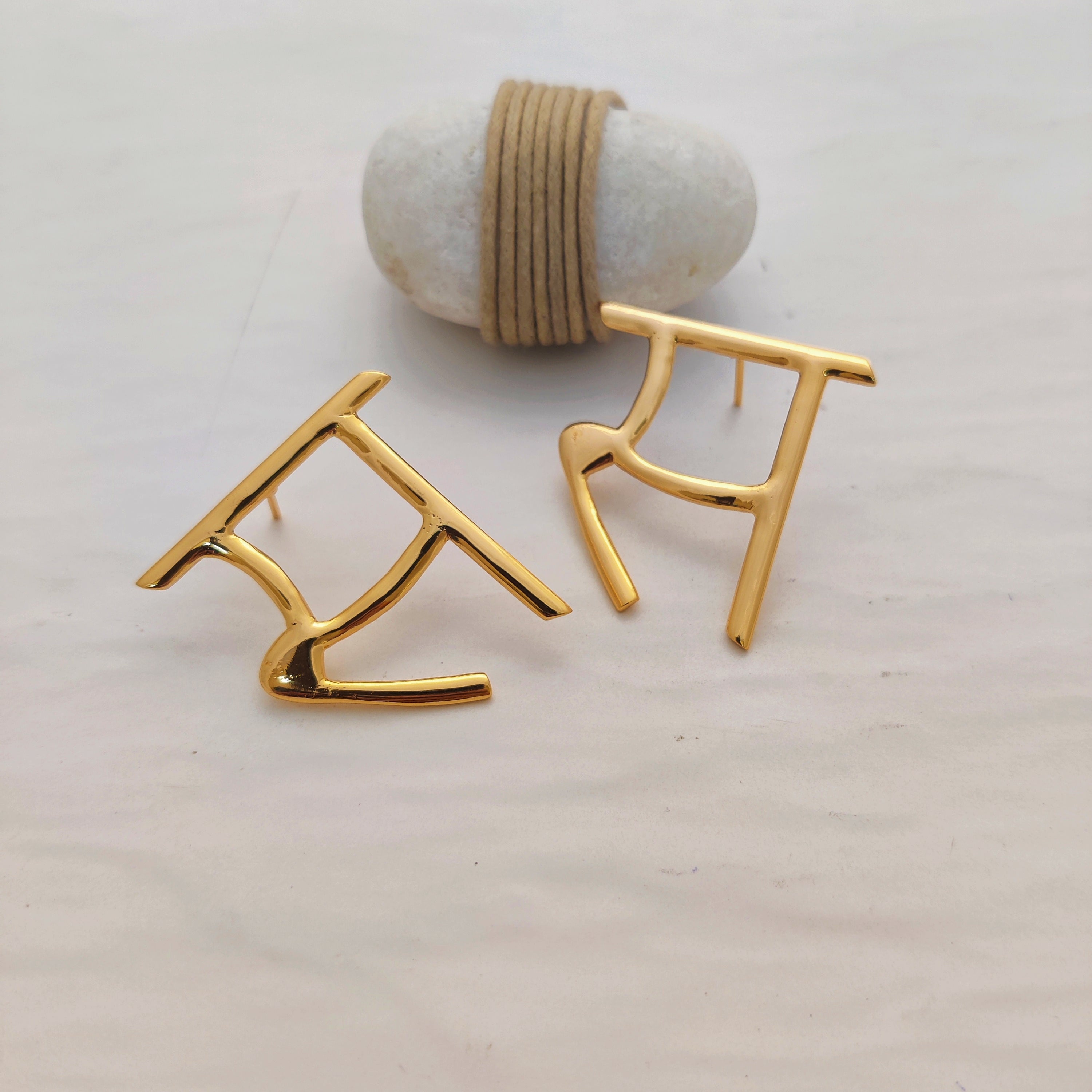 'स' Hindi Alphabet Earrings (Big)