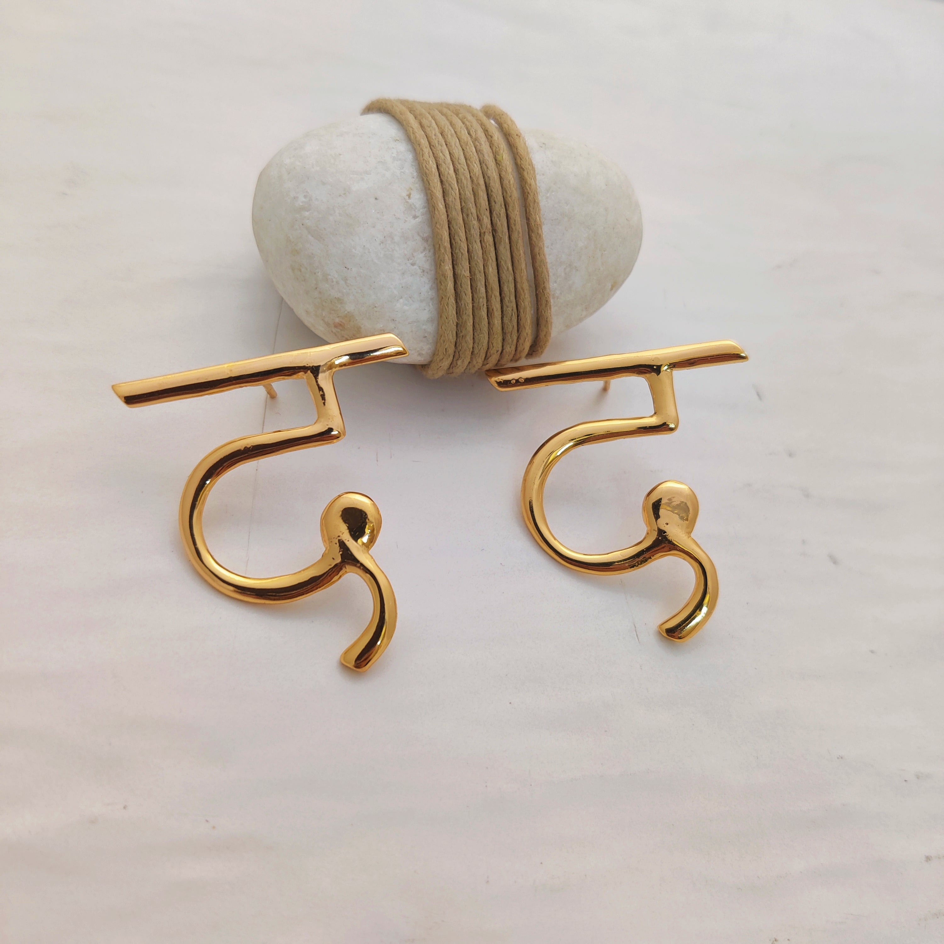 'द' Hindi Alphabet Earrings (Big)