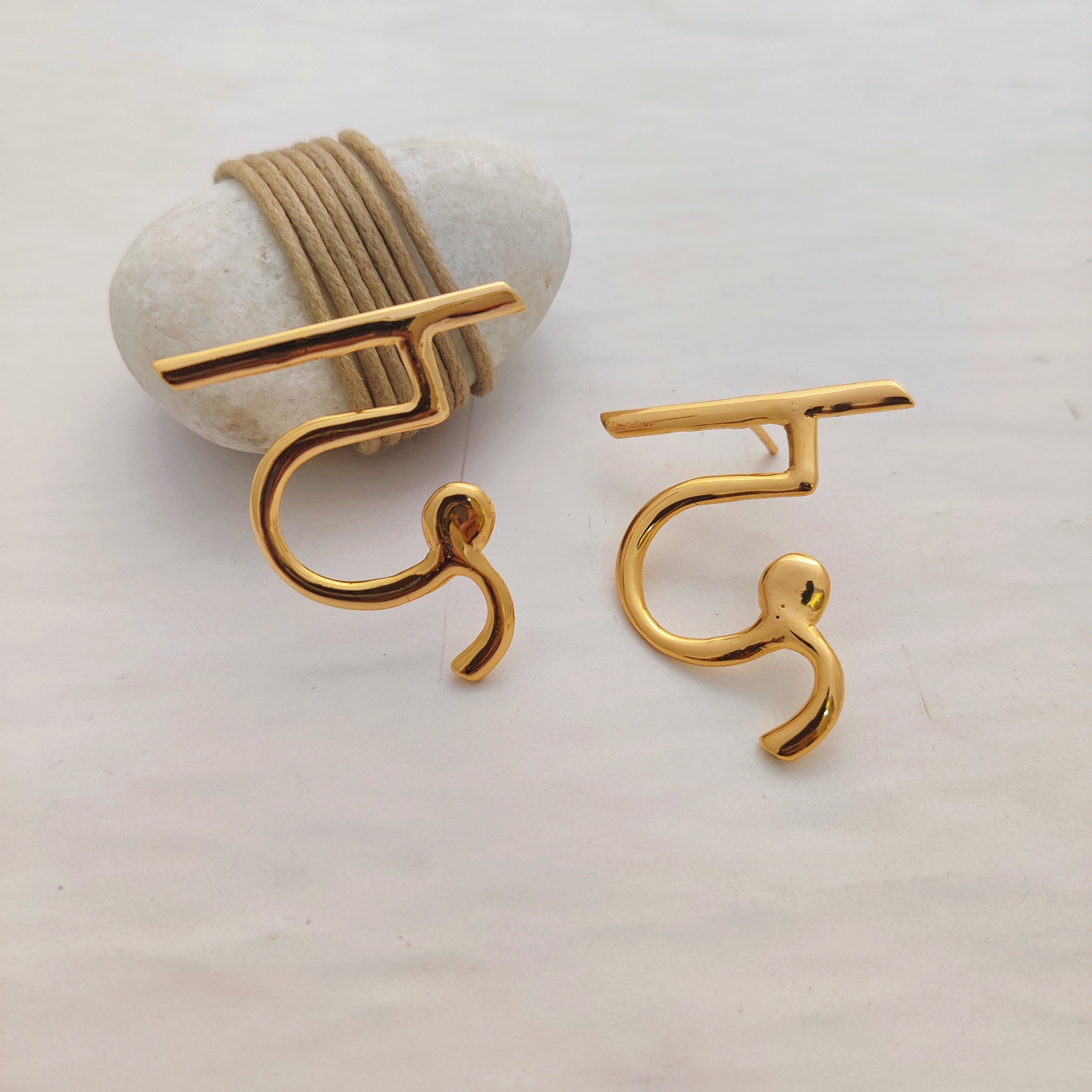 'द' Hindi Alphabet Earrings (Big)