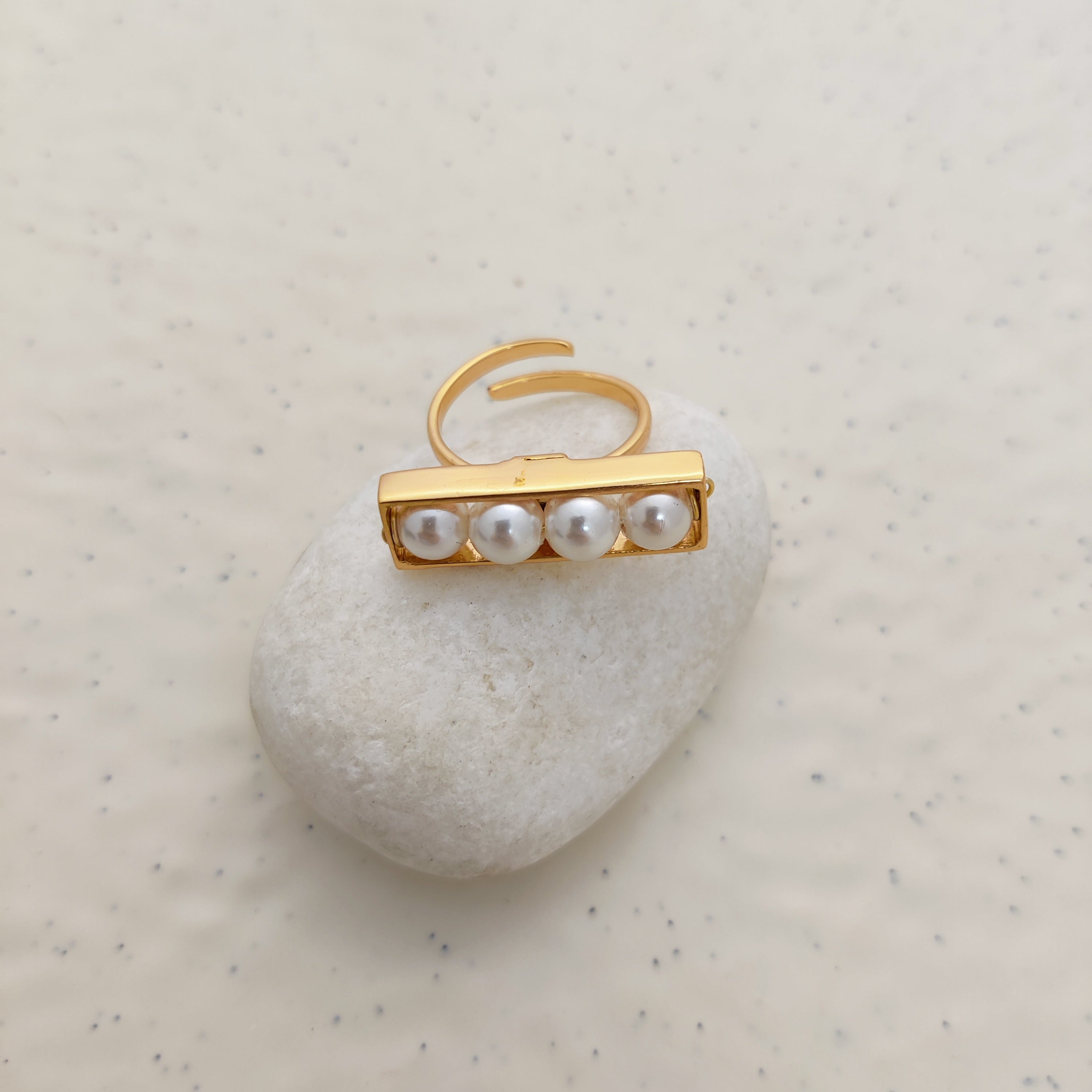 'Pearly-Bar' Ring