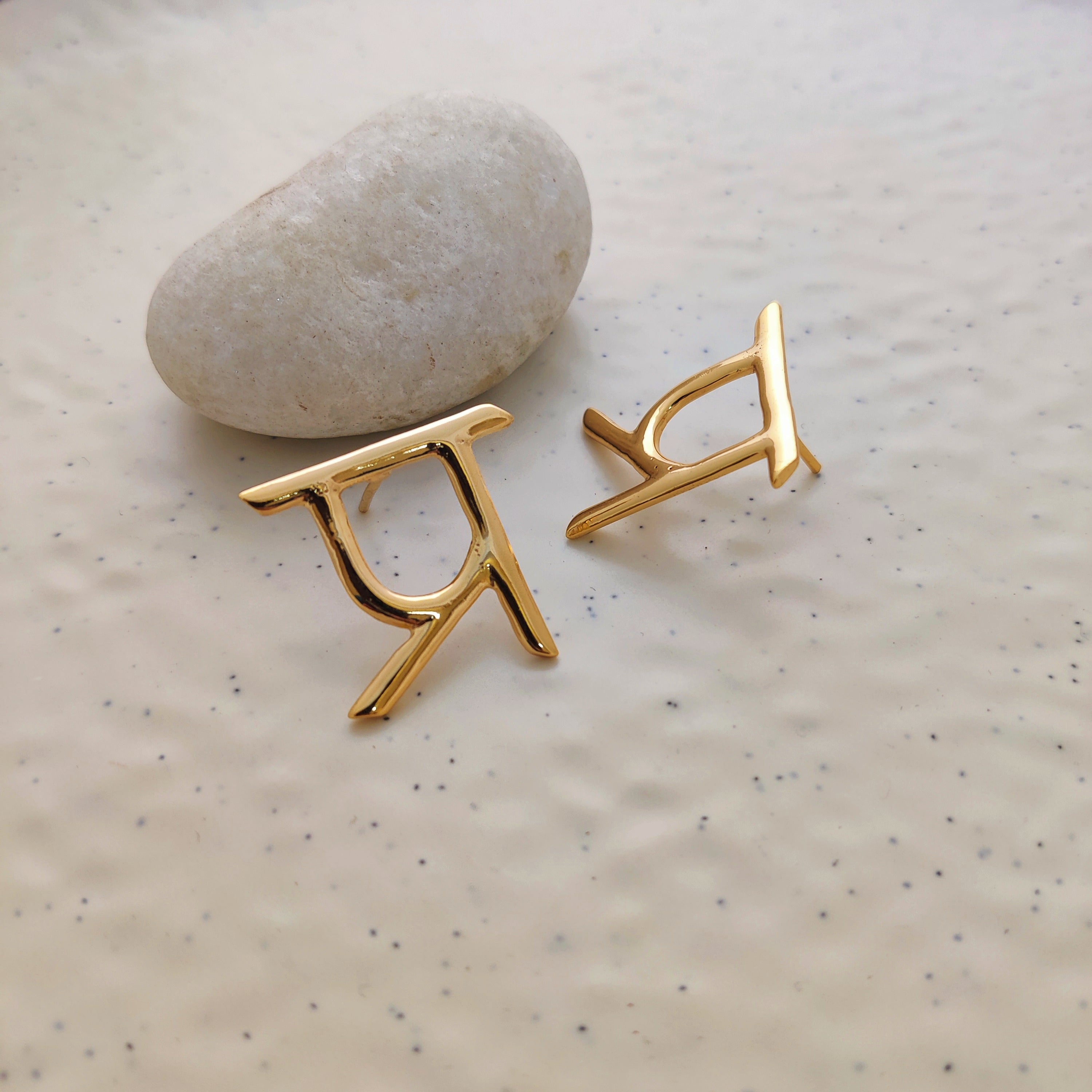 'प्र' Hindi Alphabet Earrings (Small)