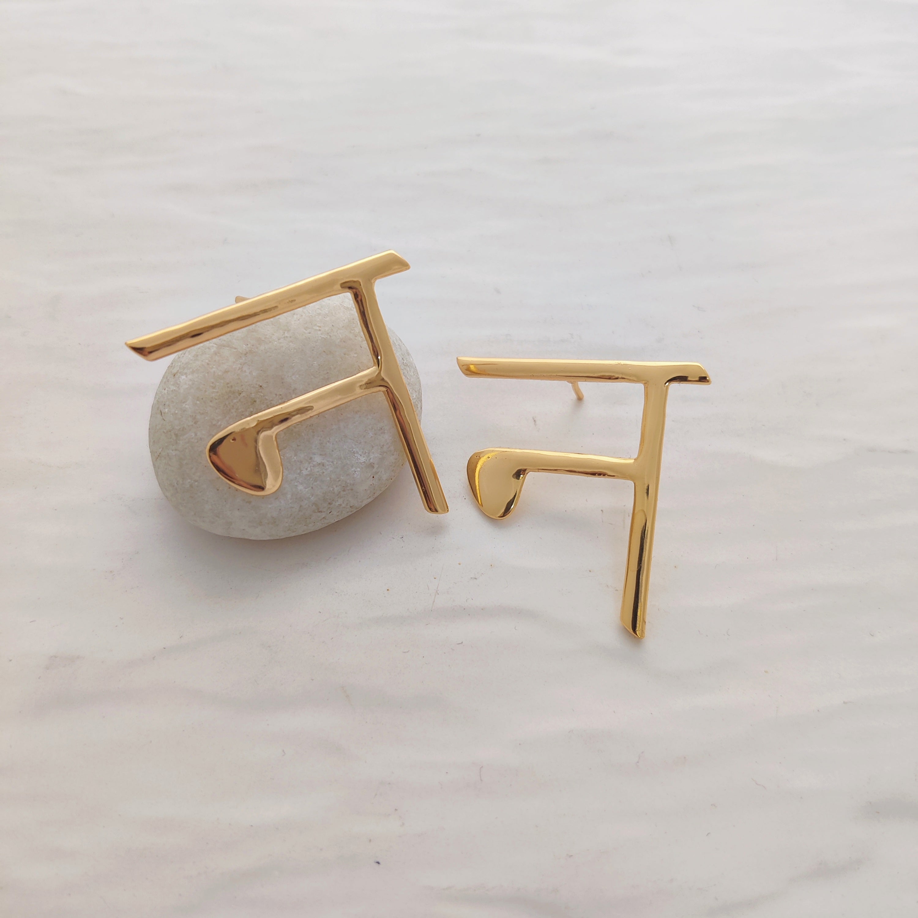 'न' Hindi Alphabet Earrings (Big)