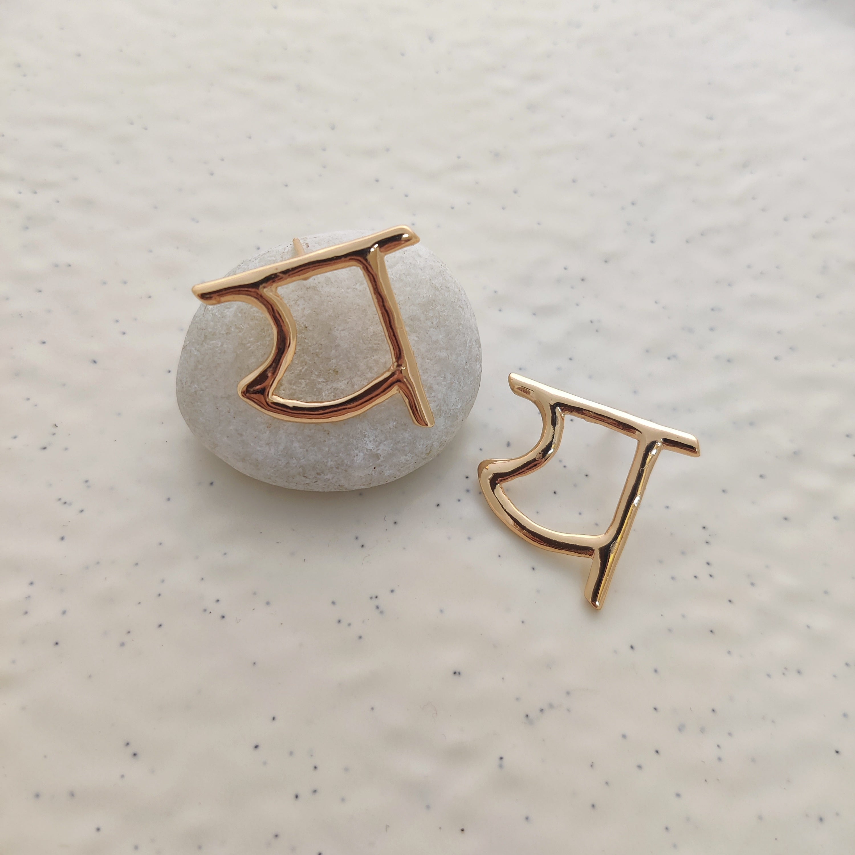 'य' Hindi Alphabet Earrings (Small)