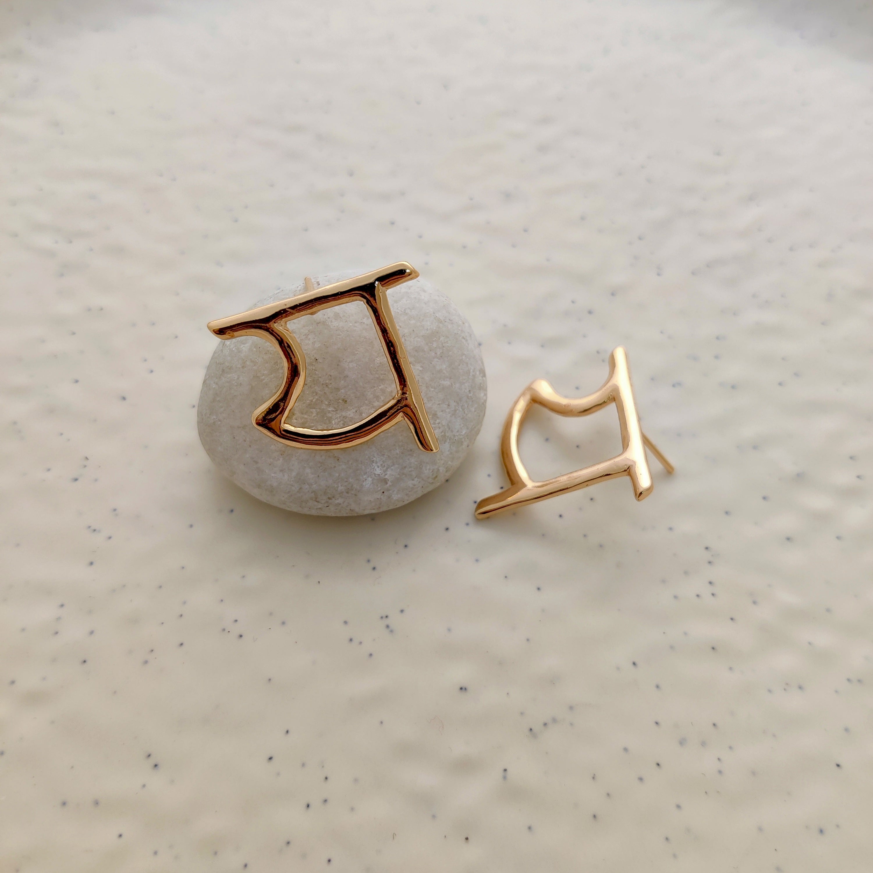 'य' Hindi Alphabet Earrings (Small)