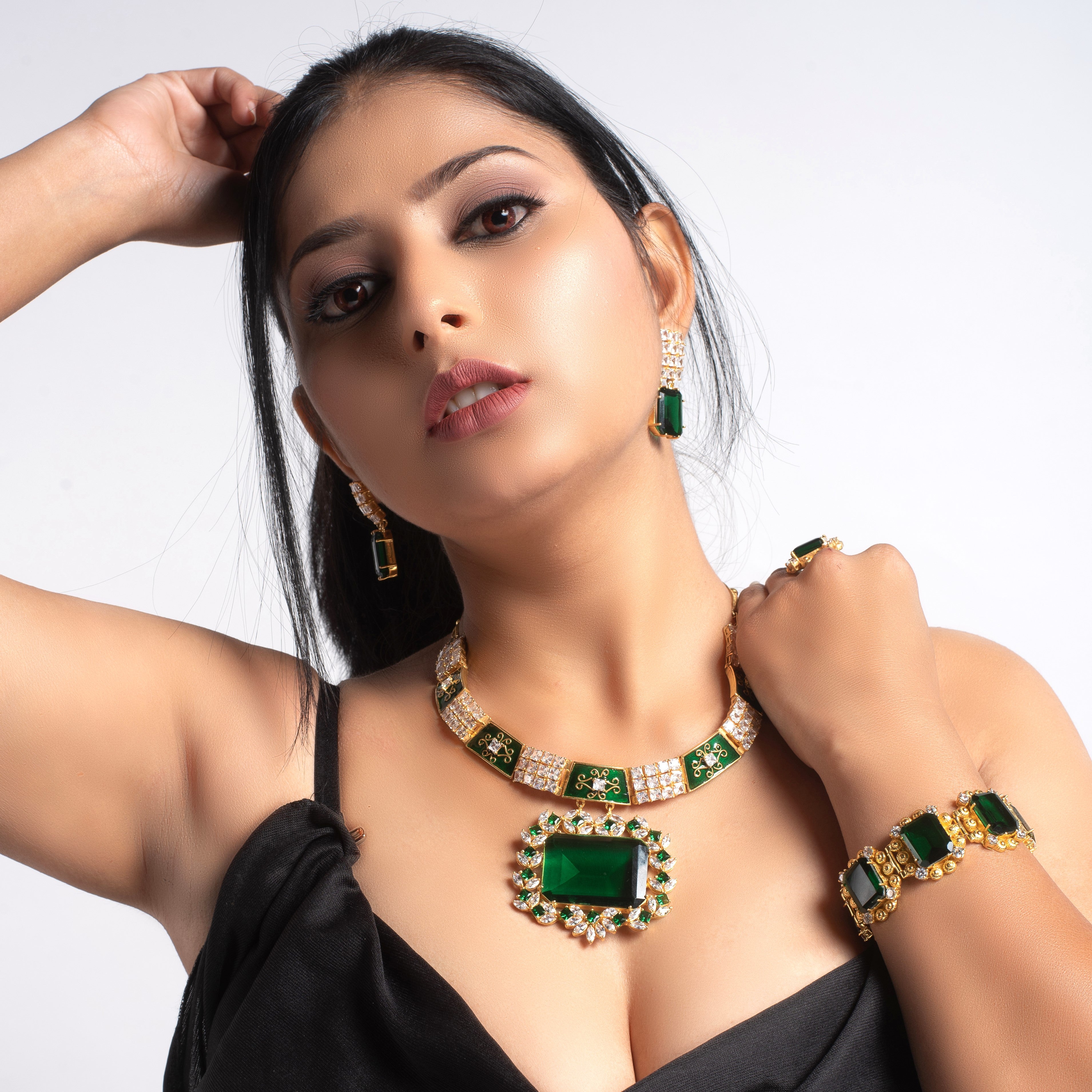 Noor-Ae-Nazakat Necklace & Earrings Set