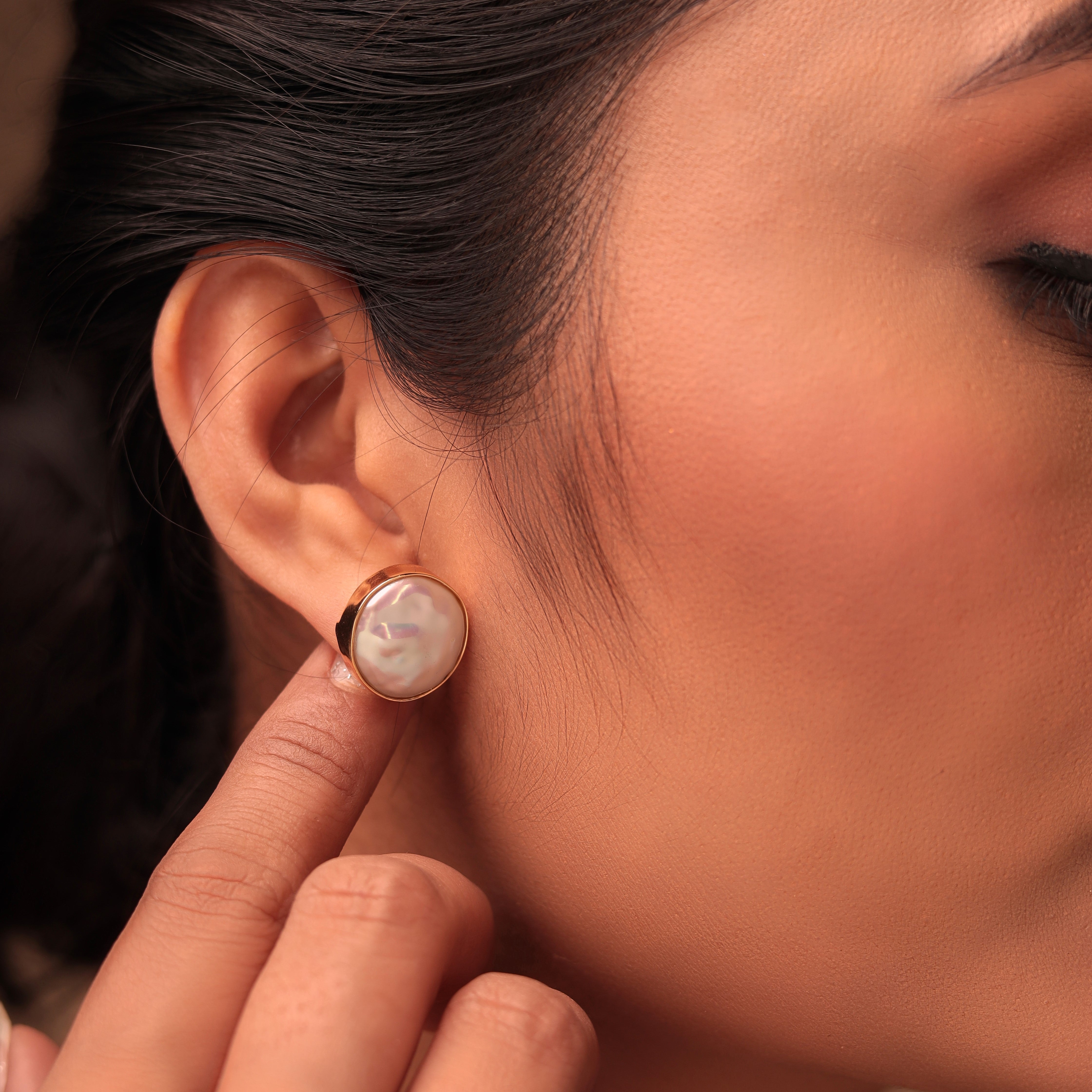 "Pearlescent Filigree Delight" Pendant & Earrings Set