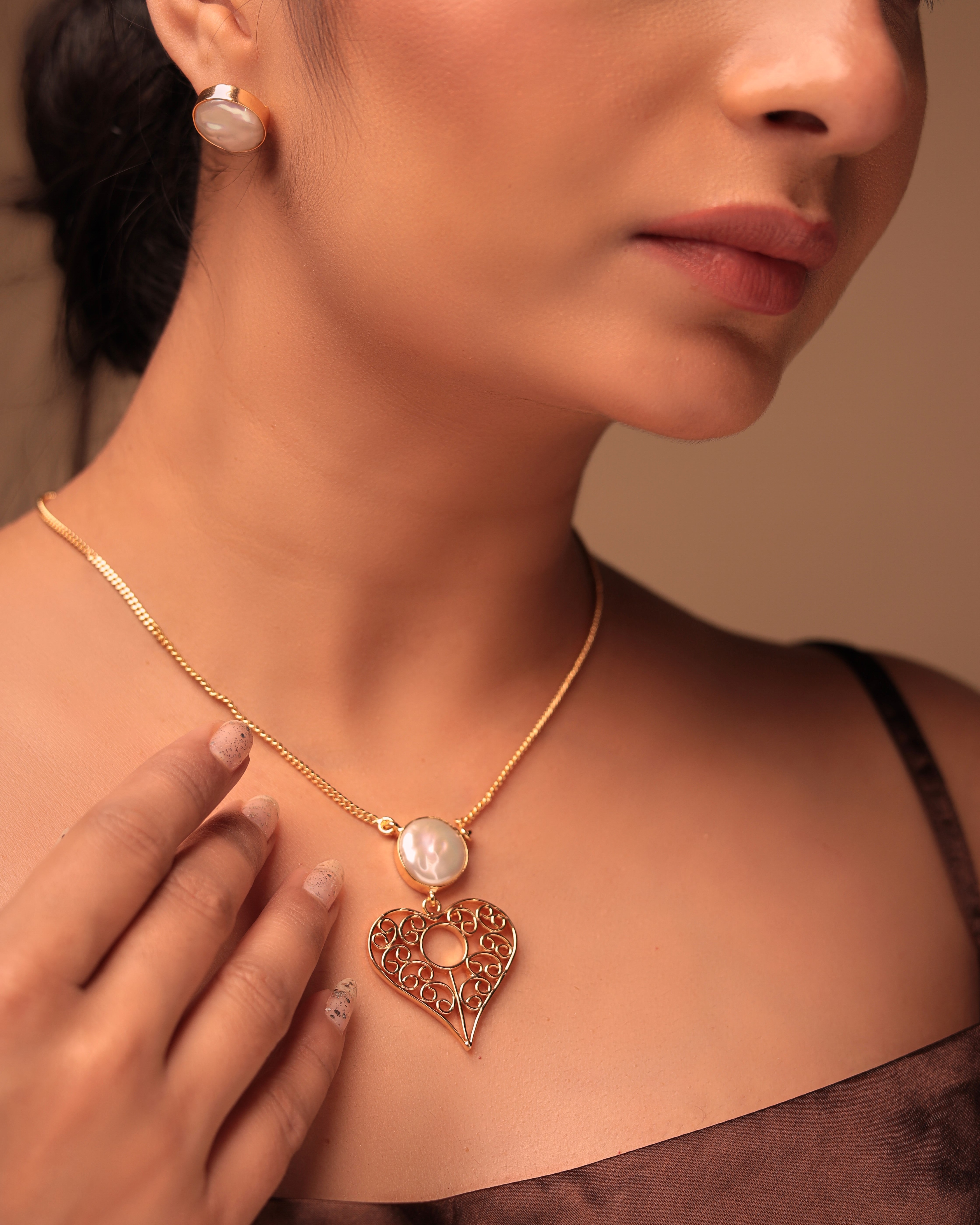 "Pearlescent Filigree Delight" Pendant & Earrings Set